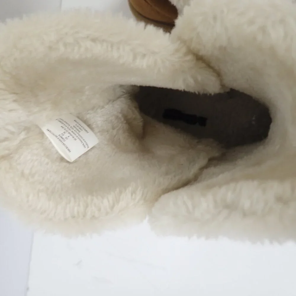 American Eagle suede boots with faux shearling lining.